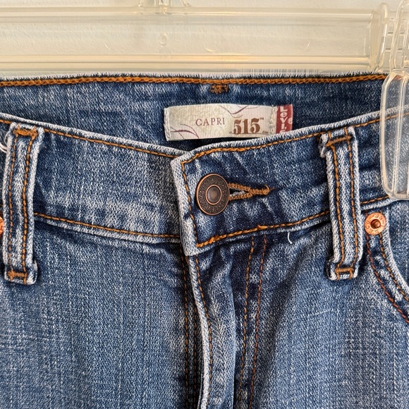 Women’s Levi Blue Denim Capri Jeans - Picture 2 of 5